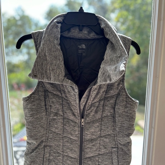 The North Face Women’s Vest -Dark Grey Marled color perfect condition Size Small - Picture 2 of 4